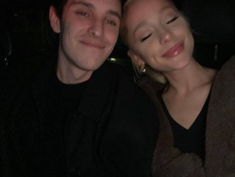 De separarse para sanar a volver a ser amigos: el camino al divorcio de Ariana Grande y Dalton Gomez