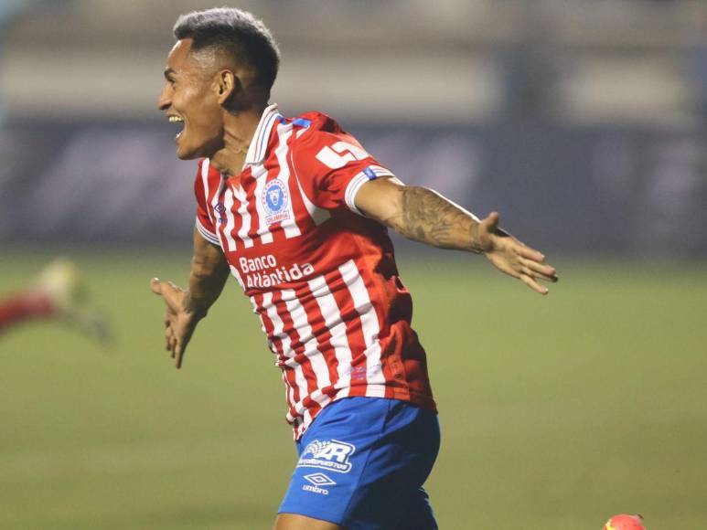 Delirio blanco y todos rendidos a Najar: imágenes del festejo del Olimpia