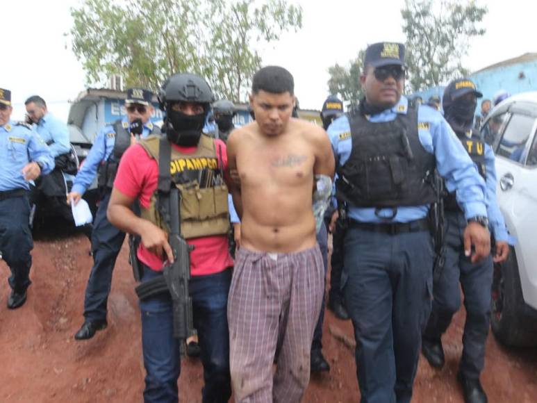 Policías acuden a Villa Nueva por tiroteo y rapto de un joven y hallan cementerio clandestino