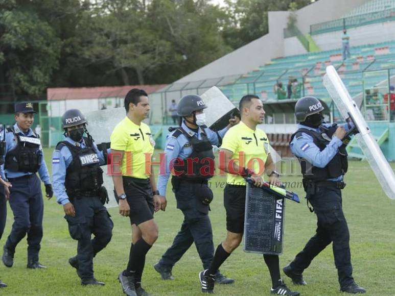 Agresiones verbales e intervención de la policía: Lo que no viste del Marathón-Victoria
