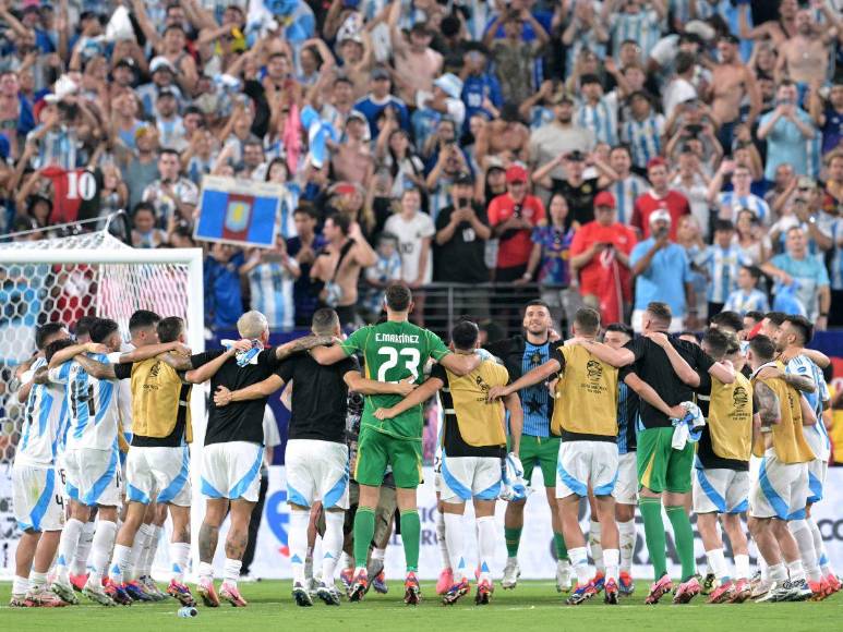 Festejo del “Dibu” y el gesto de Messi: así celebró Argentina el pase a la final