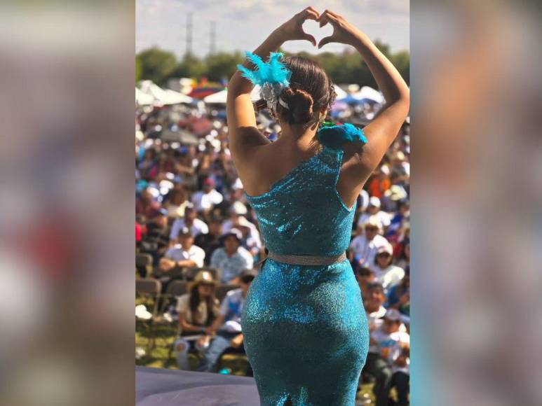 Inspirado en la Guacamaya: el vestido de Milagro Flores en las fiestas patrias