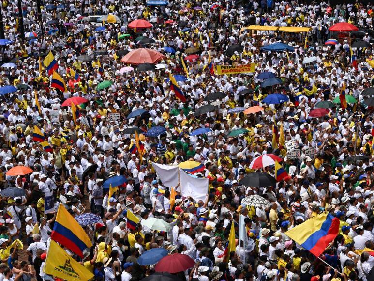 Protesta en Colombia: Más de 500 mil personas marchan contra Gustavo Petro