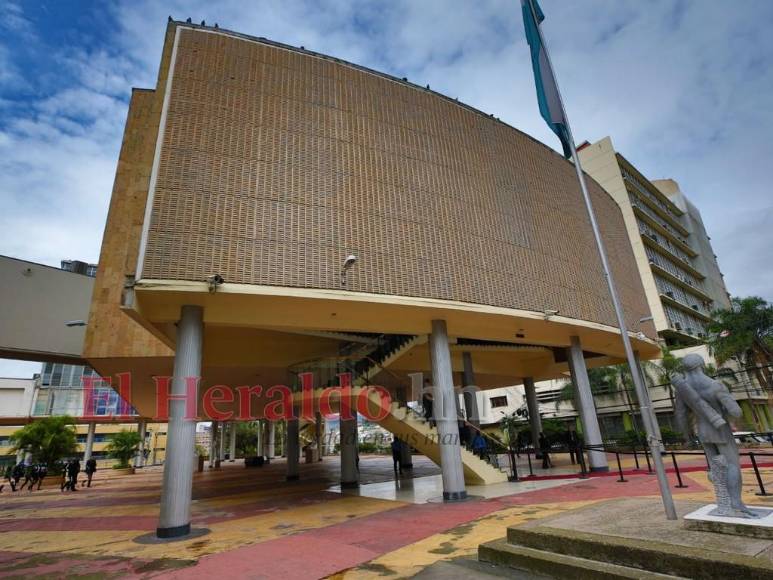 FOTOS: Con ausencia de bancadas presentaron “Informe de los 100 días” de gestión del Congreso Nacional