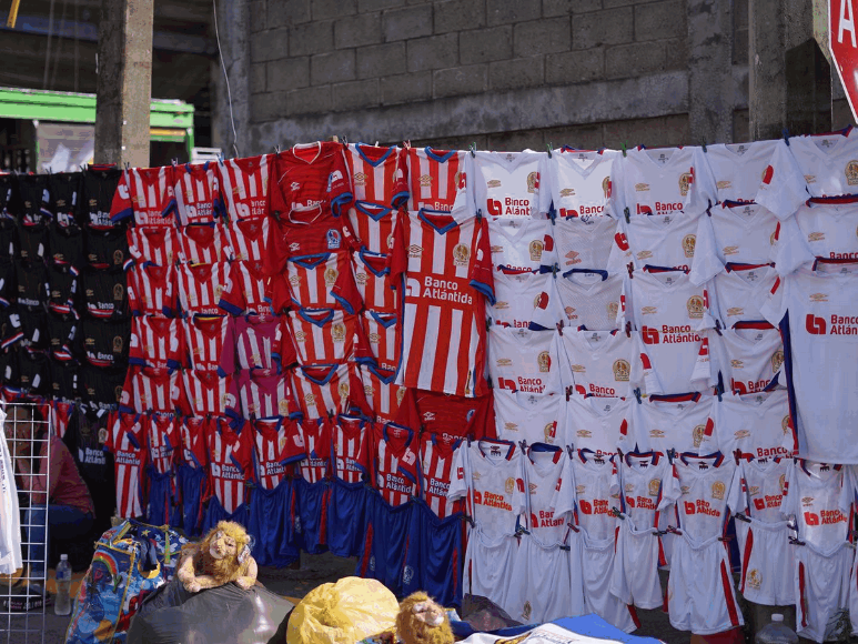 Ambientazo en La Ceiba previo a la final Olimpia-Motagua