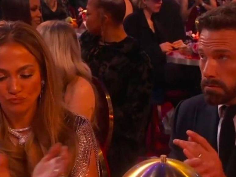 ¿Ben Affleck estuvo aburrido en los Grammy? Su cara causó revuelo en las redes