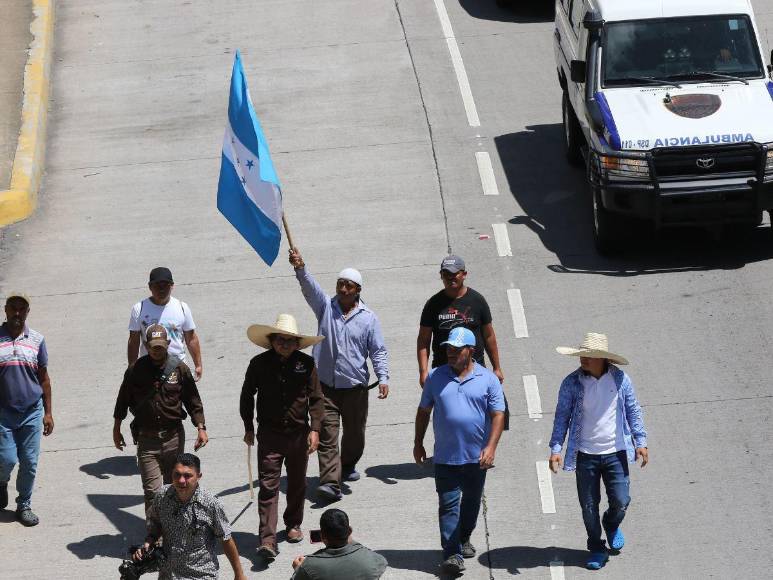 Padre Leopoldo Serrano llega a la capital: ¿Qué habló con Xiomara Castro?