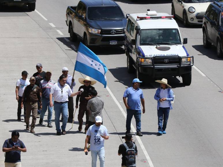 Padre Leopoldo Serrano llega a la capital: ¿Qué habló con Xiomara Castro?
