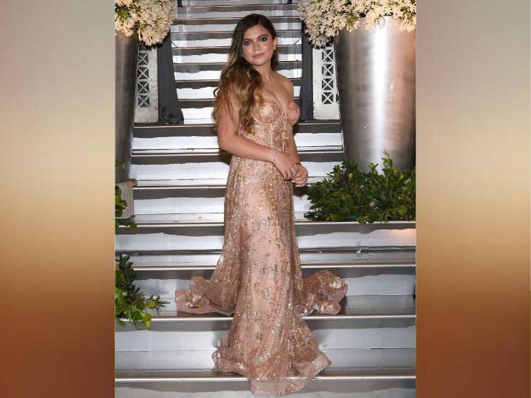 Cortes clásicos y colores pasteles predominaron en la prom night 2022 de La Estancia