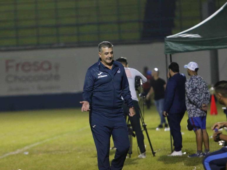 ¡Le sacaron amarilla! Así fue el debut de Diego Vázquez con Motagua