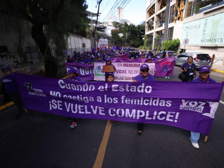 Mujeres realizan marcha “no quiero ser una más” en contra de femicidios