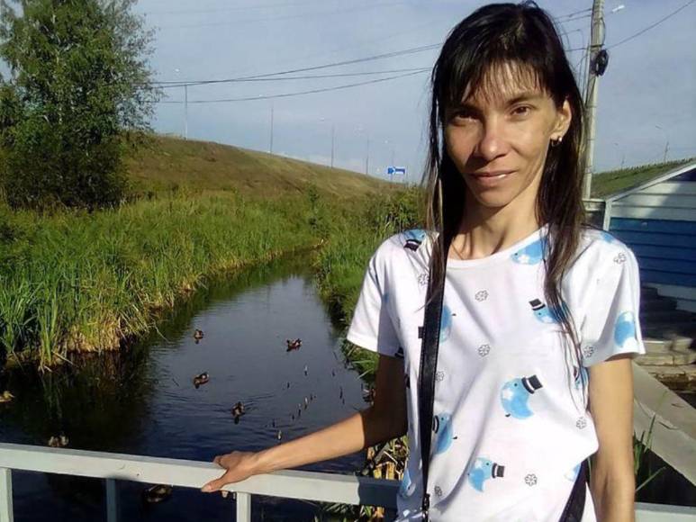 Se enamoró de un preso y la mató a golpes el día que se casaron: la historia de Oksana y su amor por un femicida en Rusia