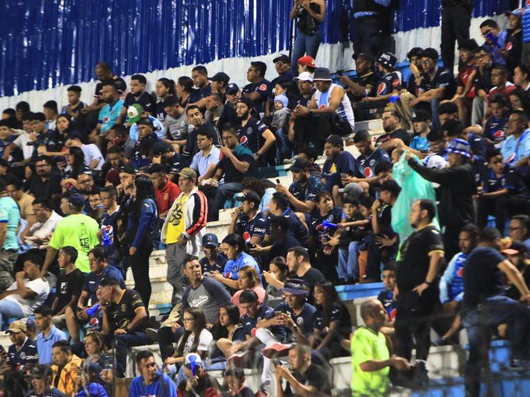 ¡Un ambiente fenomenal! Las Águilas del Motagua son recibidas por una afición viva