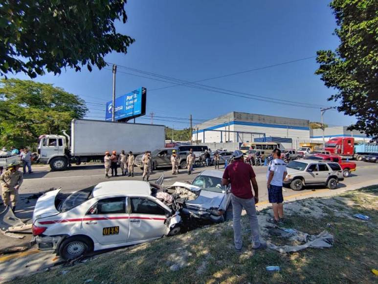 Rastra sin frenos causó la muerte de dos personas en múltiple accidente en Choloma (Fotos)
