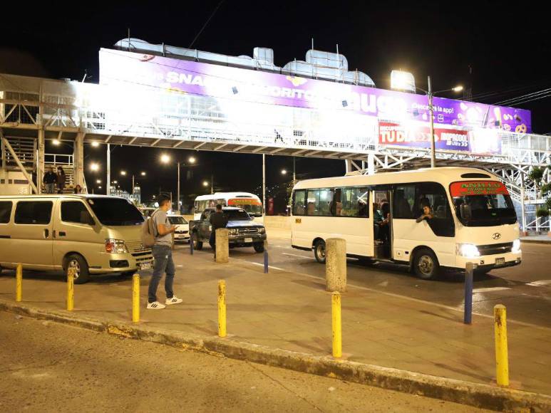 Taxis con stickers y ocho puntos de transporte: estrategias planteadas por la UNAH para mejorar la seguridad