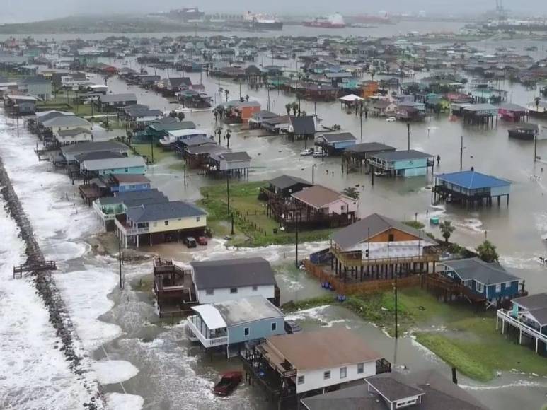 Tormenta Alberto inunda a Surfside Beach en Texas y avanza hacia México