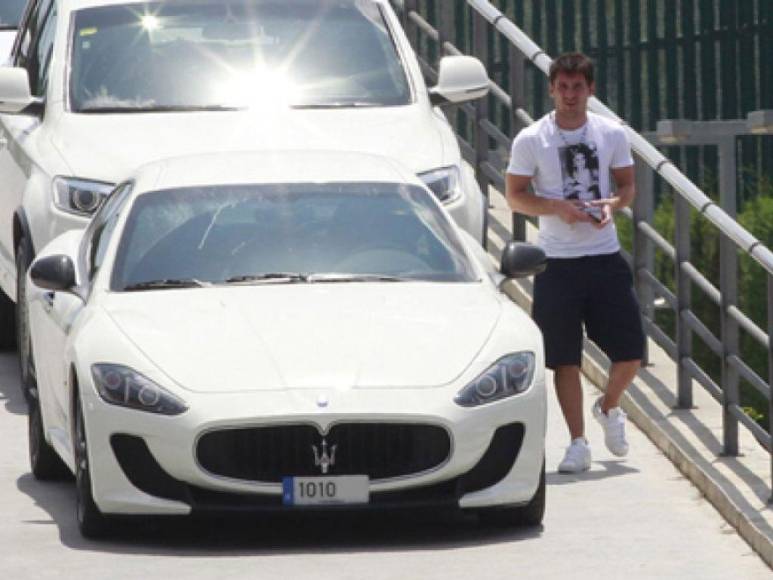 Costosos y con significado especial: Así es la colección de lujosos autos de Lionel Messi