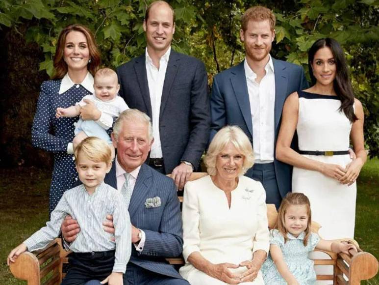 Primero con título universitario, pintor y saluda a los árboles: Curiosidades del rey Carlos III que no conocías