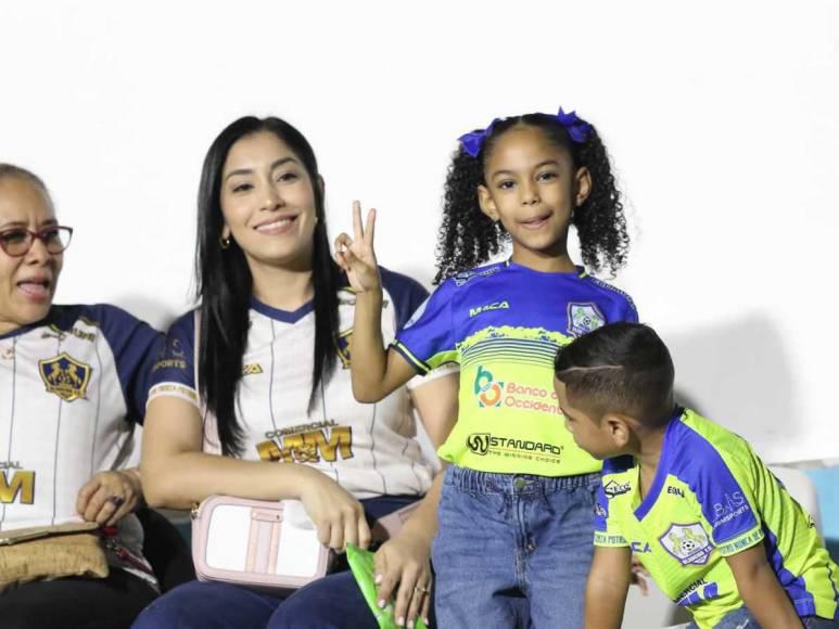 Bellas damas engalanaron el Olancho FC vs Olimpia: Esposa de futbolista causó furor Bellas damas engalanaron el Olancho FC vs Olimpia: Esposa de futbolista causó furor