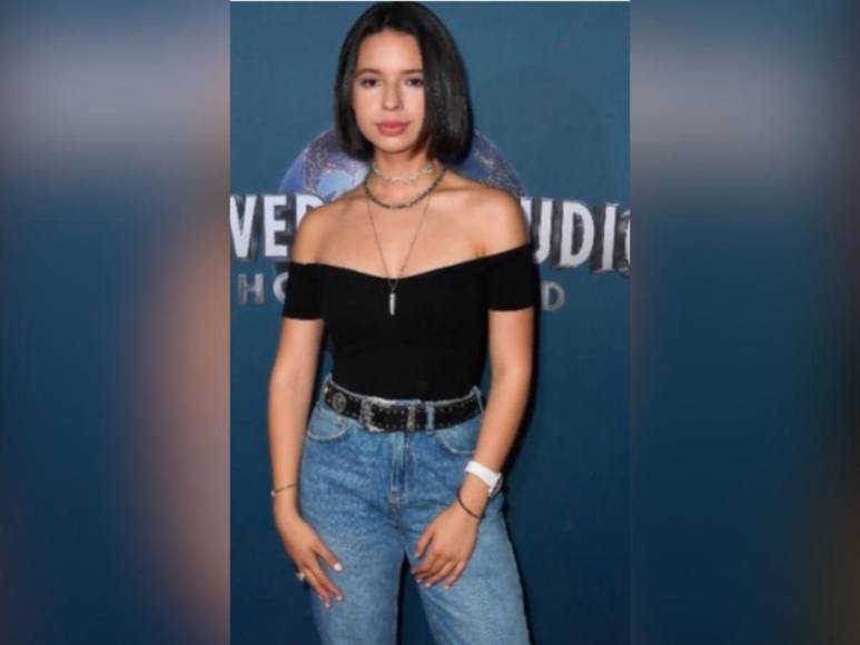 ¿La cantante Ángela Aguilar usa almohadillas para marcar su figura? Esto se sabe