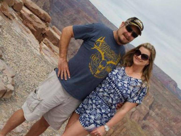 Pareja es arrestada en Texas; se grababan teniendo relaciones con su perro