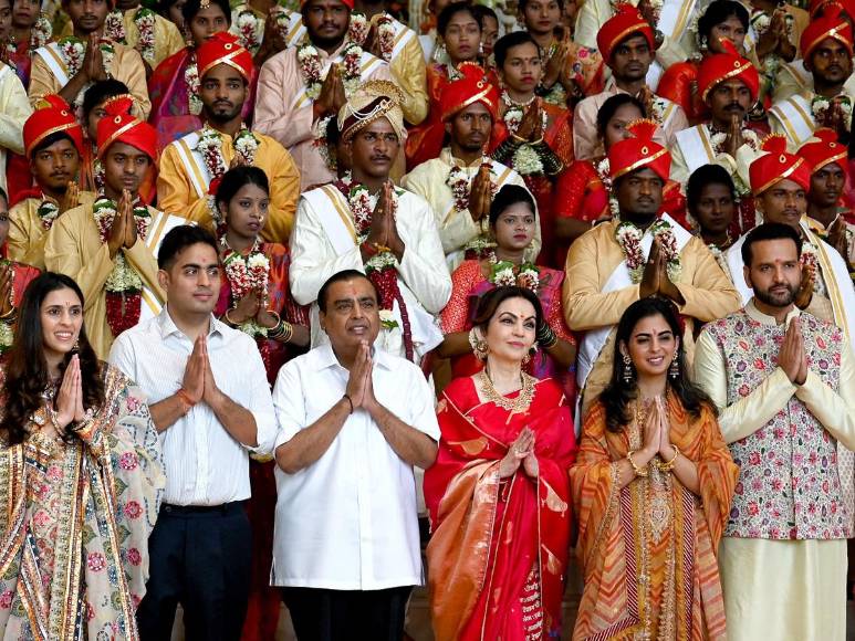 Familia más rica de Asia organiza bodas masivas antes del millonario enlace de su hijo