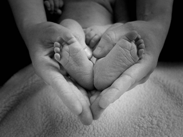 ¿No sabes cómo expresarle tu amor? Las mejores frases cortas para el Día de la Madre