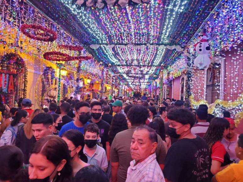 Comayagua brilla con su tradicional Paseo Navideño y da inicio a su Feria Patronal