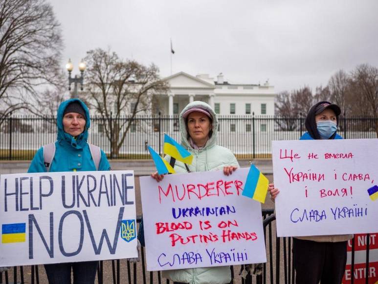 Dolor e impotencia: comunidad internacional condena invasión rusa a Ucrania