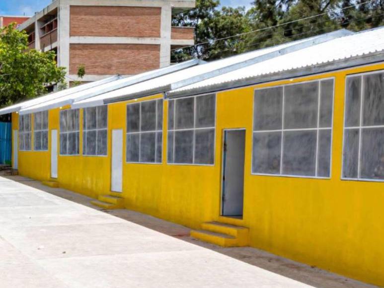 Antes y después de la Escuela Experimental de la UNAH reconstruida por Shin Fujiyama