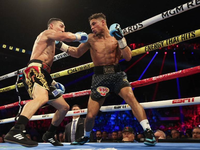 ¡Campeón mundial! Las mejores imágenes del triunfo de Teófimo López sobre Jamaine Ortiz