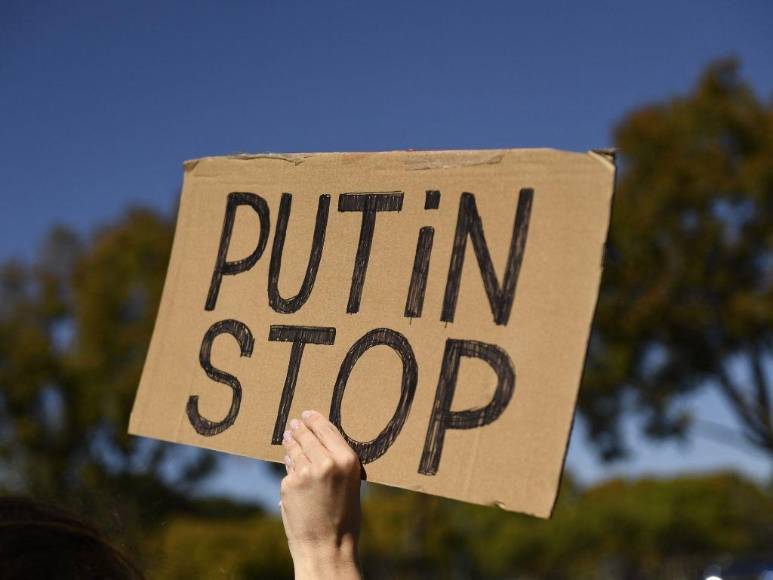 Dolor e impotencia: comunidad internacional condena invasión rusa a Ucrania