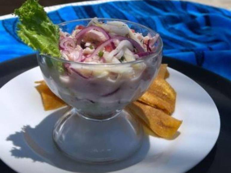 Ana Jurka disfruta cálidas vacaciones con su familia en Honduras