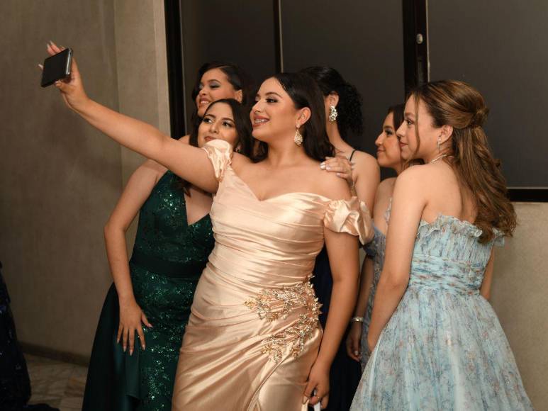 Sobriedad y tradición en la Prom Night de Antares y Aldebarán