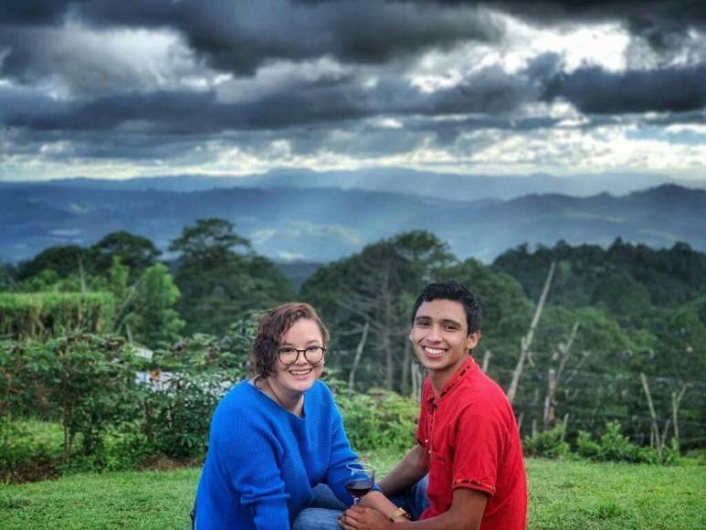 ¿Quién es María Elisa Casanova, la novia de Fausto Cálix, director de Aduanas?