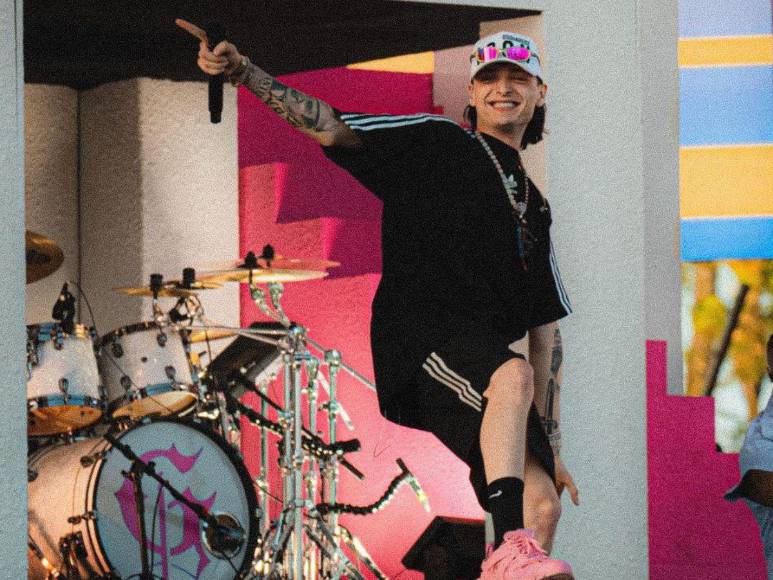 Así lucía Peso Pluma antes de ser famoso