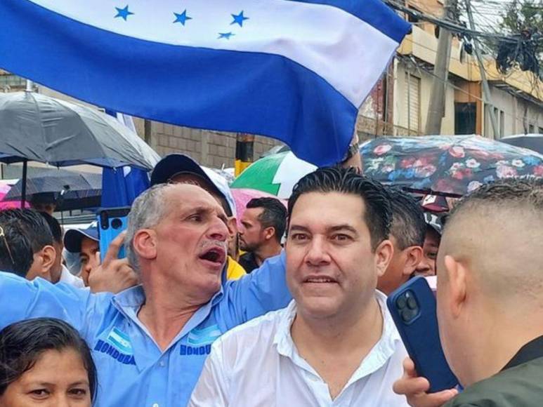 Bajo la lluvia, “Ejército Ciudadano de Paz” marcha contra el Foro de Sao Paulo