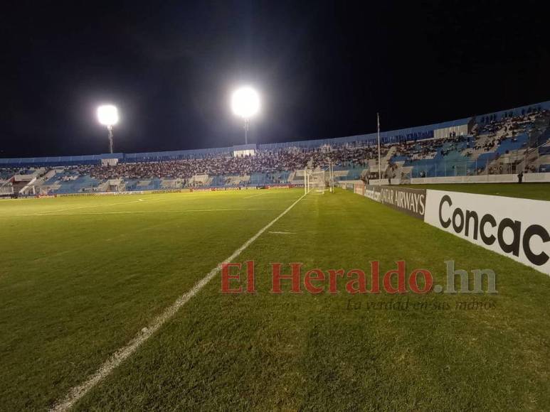 Ambientazo se vive en el Chelato Uclés durante el clásico Olimpia vs Motagua