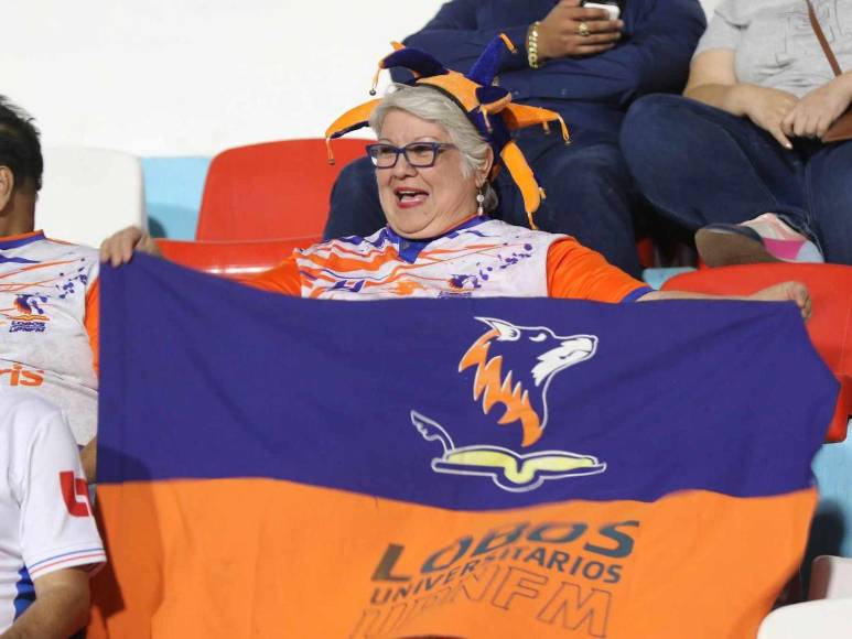 Así se vive el ambiente del Olimpia vs Lobos UPN en el Chelato Uclés