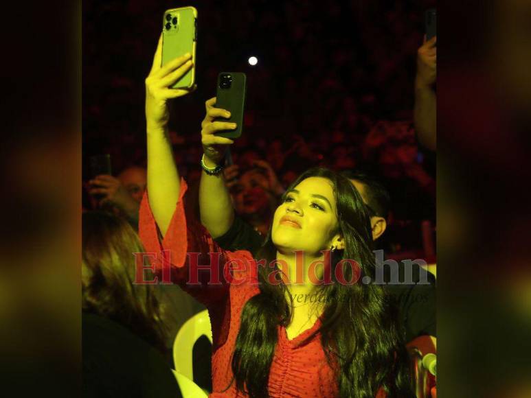 Baile, romance y el calor de los capitalinos: así se vivió el concierto de Galy Galiano y Charlie Zaa