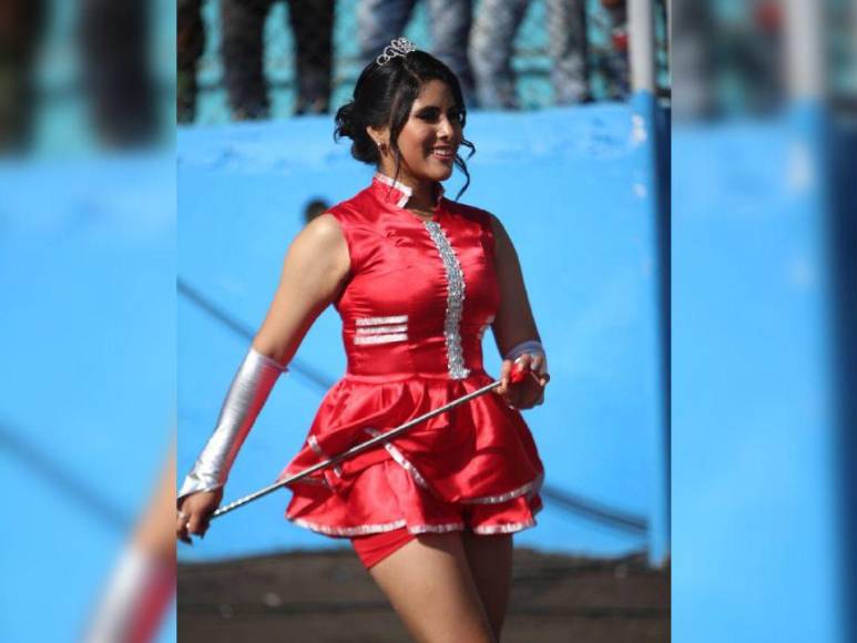 Faldas vaporosas y variedad de rojos, los trajes favoritos de las palillonas en Honduras