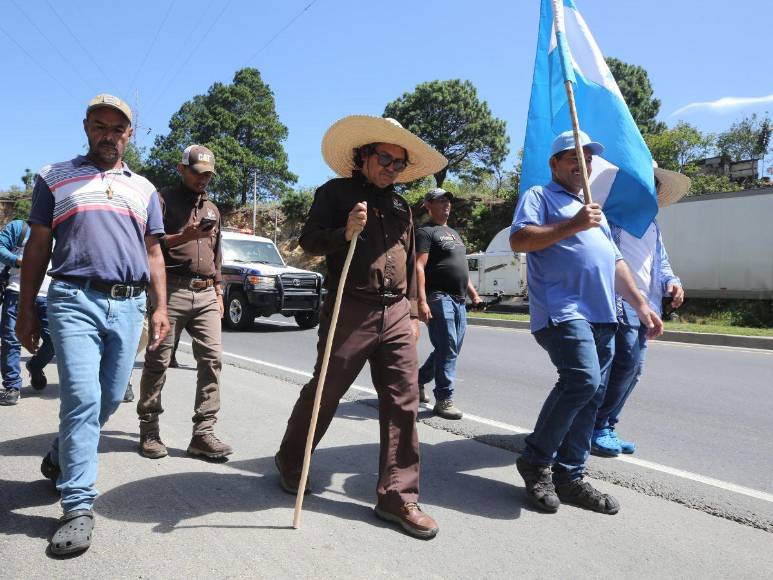 Padre Leopoldo Serrano llega a la capital: ¿Qué habló con Xiomara Castro?
