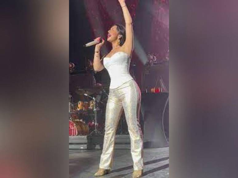 ¿La cantante Ángela Aguilar usa almohadillas para marcar su figura? Esto se sabe