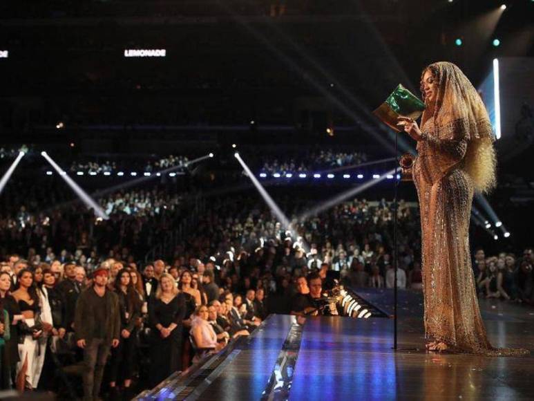 Beyoncé y otras famosas que anunciaron sus embarazos en shows en vivo