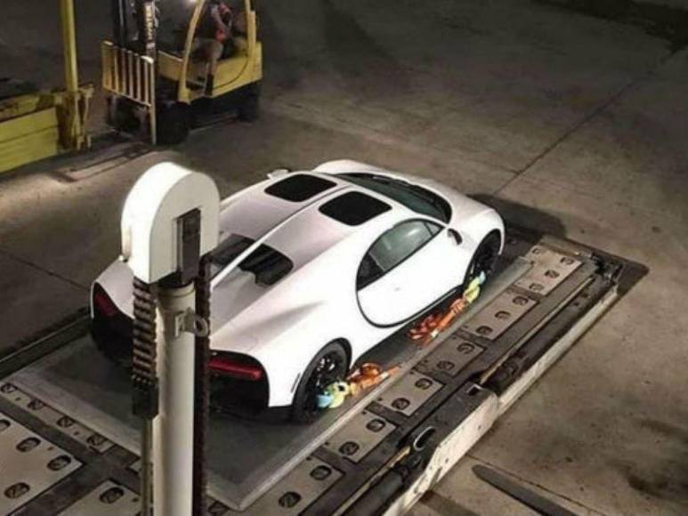 Así es el lujoso Bugatti que Bad Bunny estaría vendiendo para promocionar su nuevo tema