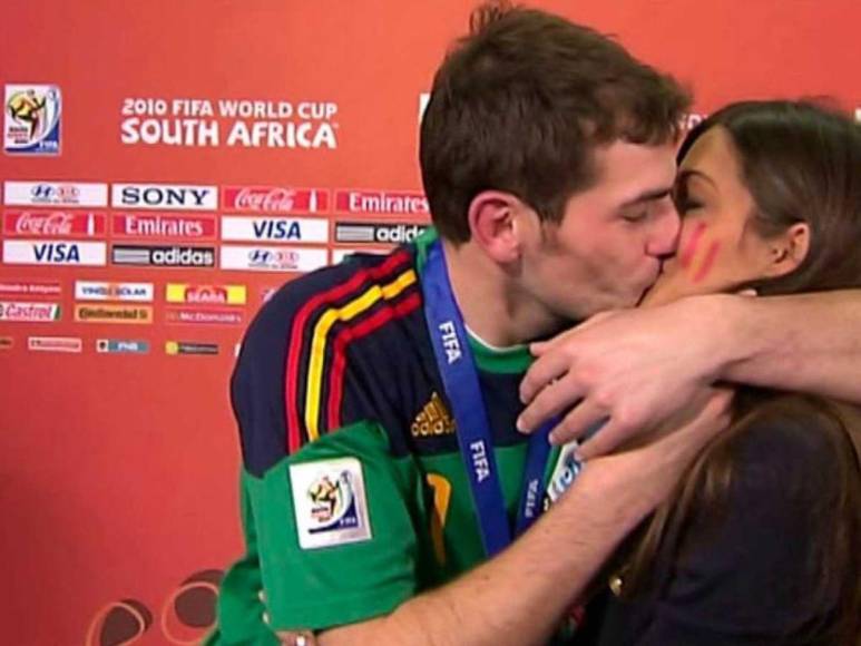 Se divorcia y un año después se declara gay: las polémicas de Iker Casillas, exportero de Real Madrid (Fotos)