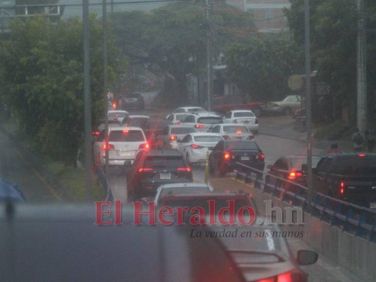 Caos y vulnerabilidad: así luce la capital tras varios minutos de lluvia
