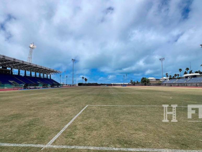 ¿Cómo luce la cancha? Así fue el entrenamiento de Honduras en Bermudas