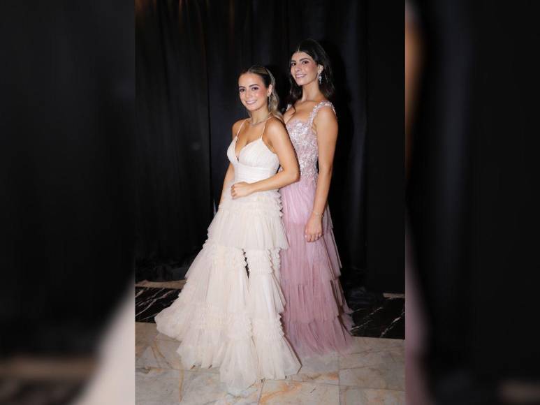 Prom 2024 de la Escuela Americana: Una velada marcada por brillo y elegancia