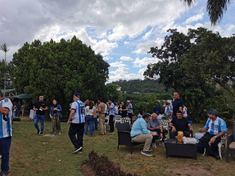 Así disfrutó la comunidad argentina en Honduras el decisivo partido contra México en el Mundial de Qatar 2022